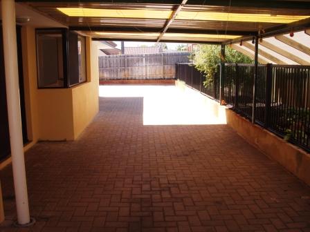 Close to Shops & Transport Picture 3