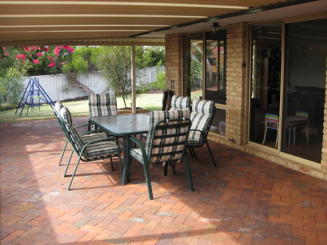 FANTASTIC LOCATION Picture 3