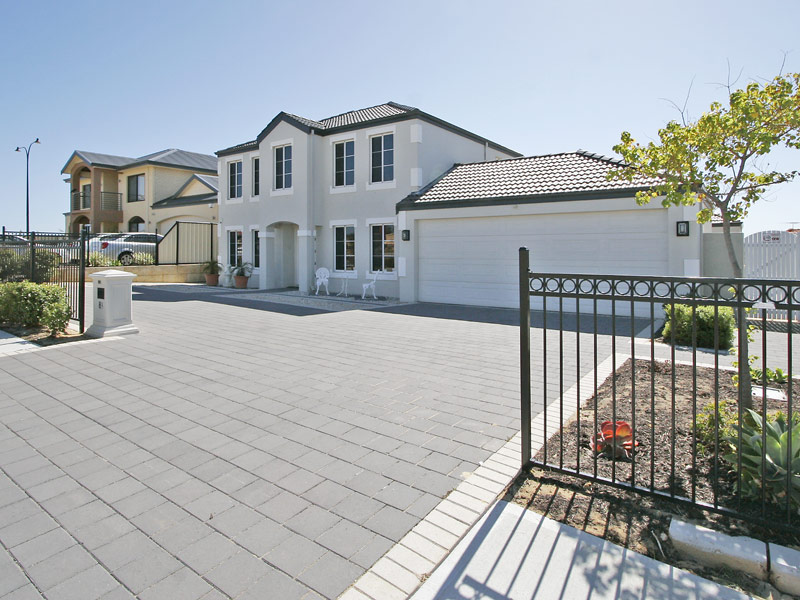 DOUBLE STOREY DELIGHT! Picture 1