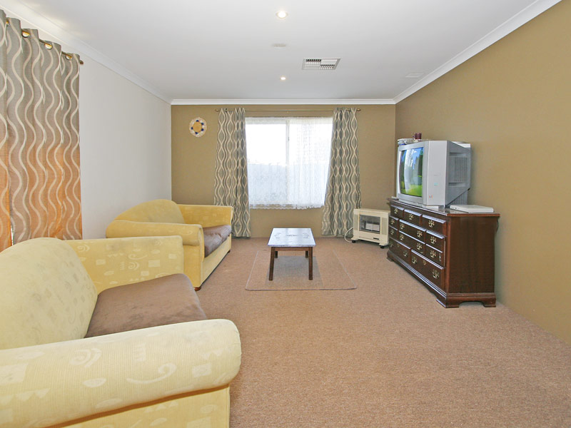 LOCATION! LOCATION! Picture 2