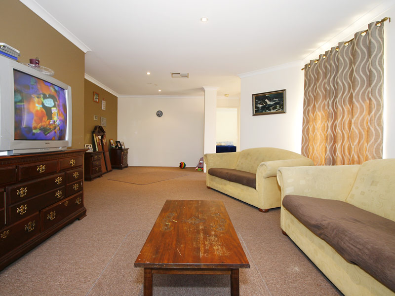 LOCATION! LOCATION! Picture 3