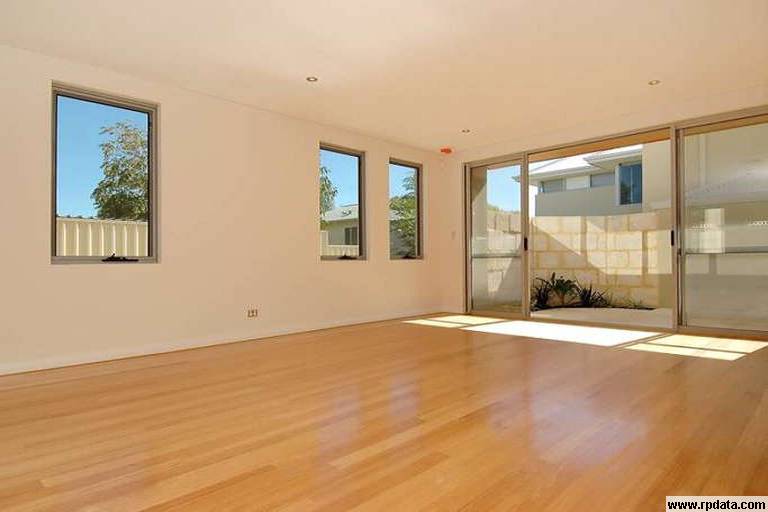 Executive Living Close to the Ocean Picture 1