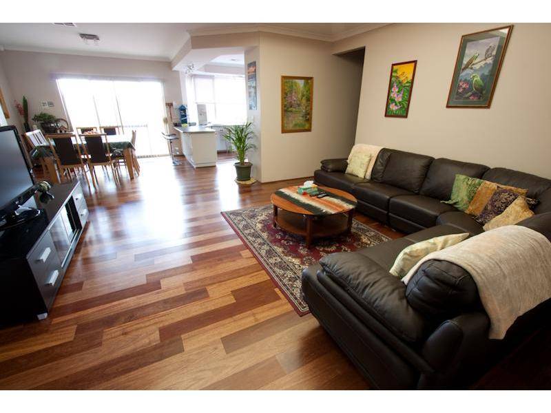 PERFECT FAMILY HOME! Picture 3