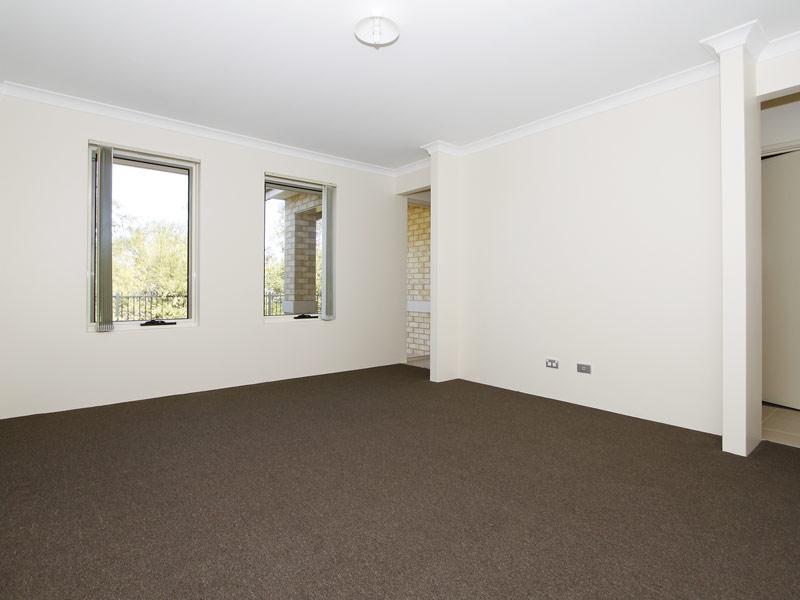 MUST BE SOLD! Picture 3