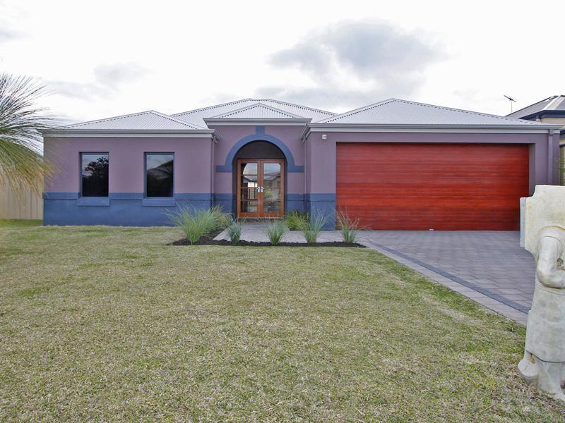 SIMPLY STUNNING! Picture 3