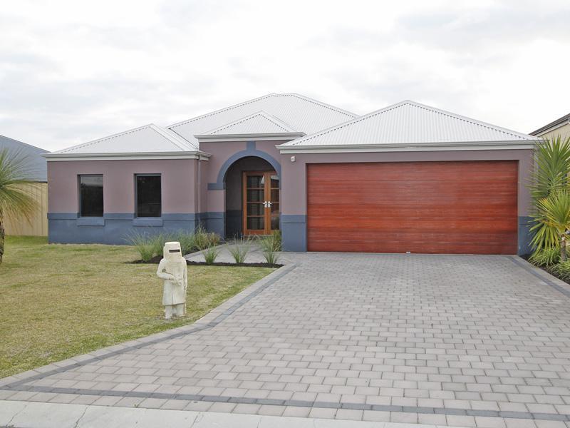 SIMPLY STUNNING! Picture 2