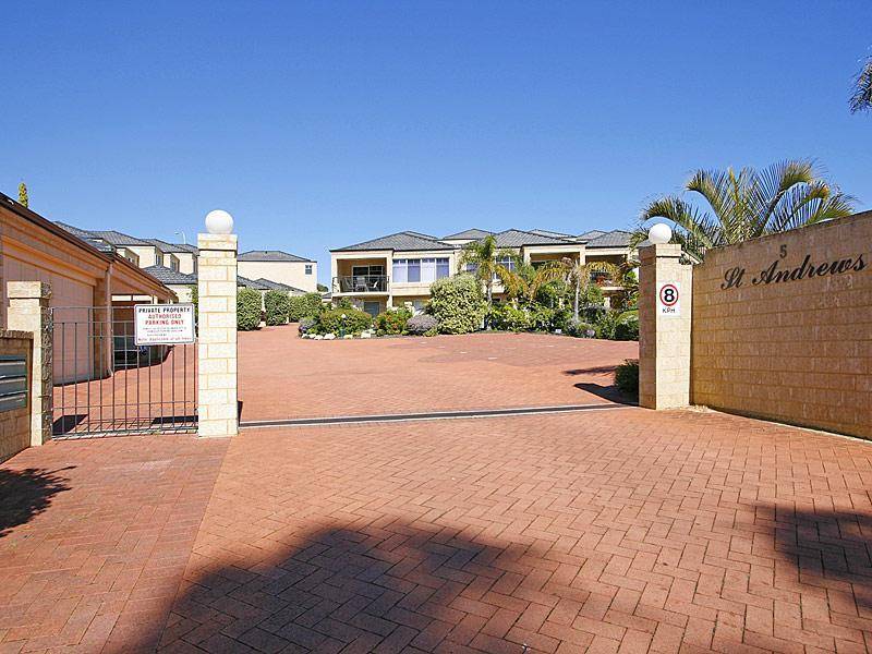 RED HOT NEW LISTING! Picture 2