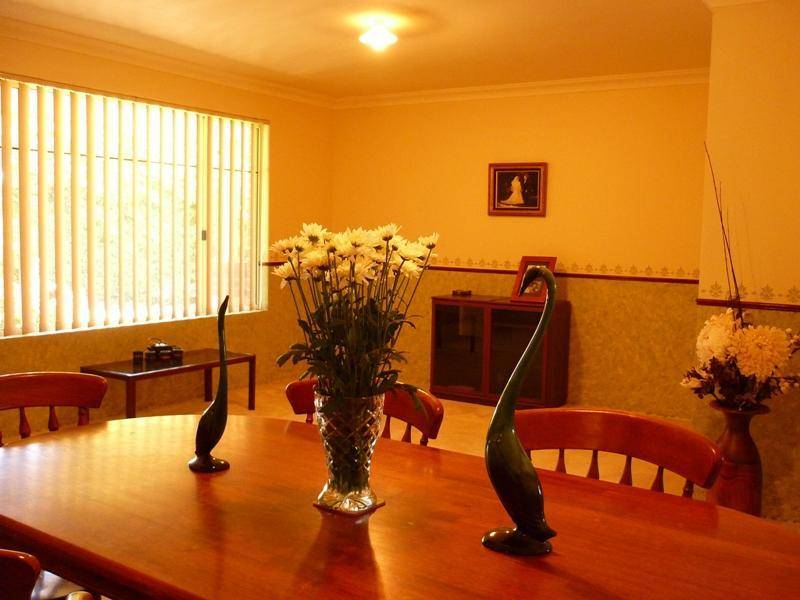 CUL-DE-SAC LOCATION! Picture 3