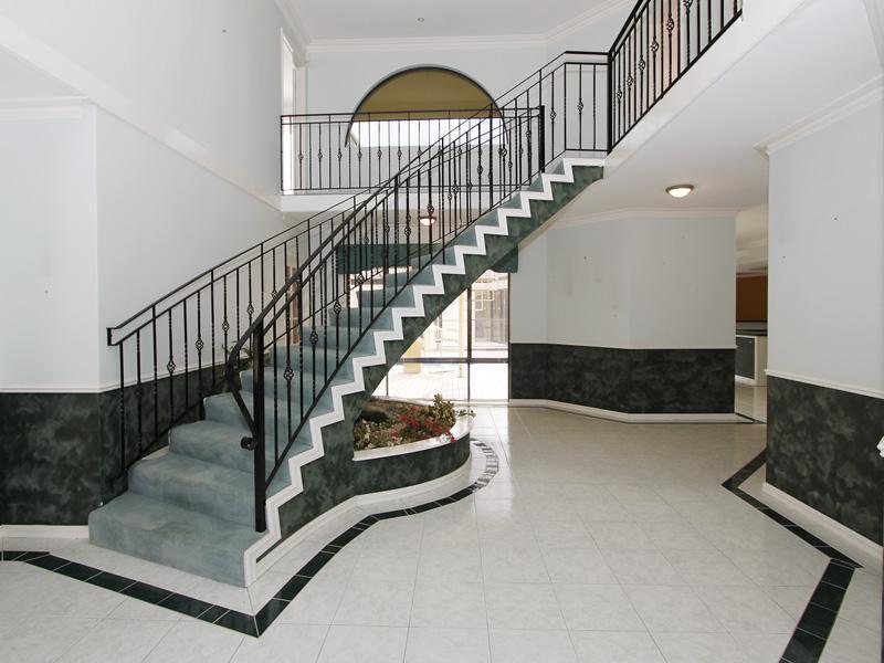 AUCTION THIS SATURDAY - 12 NOON! Picture 3