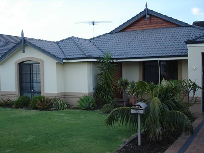 Spacious family home with Pool and ducted Airconditioning Picture