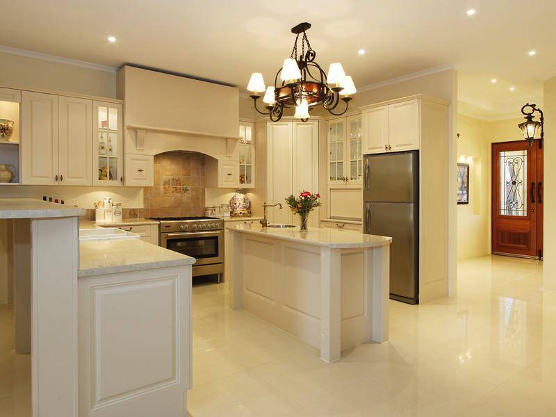 FIRST TIME OFFERED! Picture 2