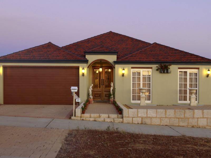 FIRST TIME OFFERED! Picture 1