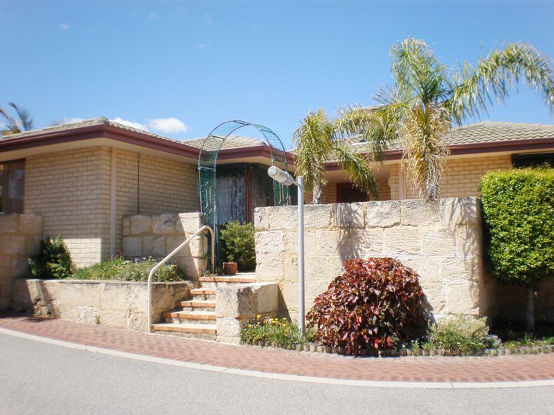 IDEAL OVER 55'S VILLA! Picture 3