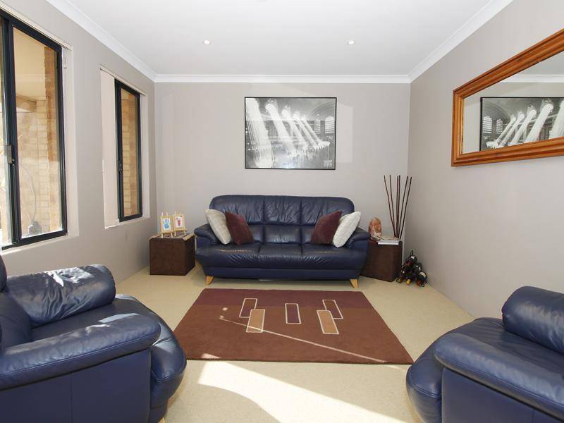 SAY HELLO TO A GOOD BUY! Picture 2