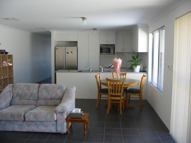 Near new 3 Bedroom 2 Bathroom Picture 3