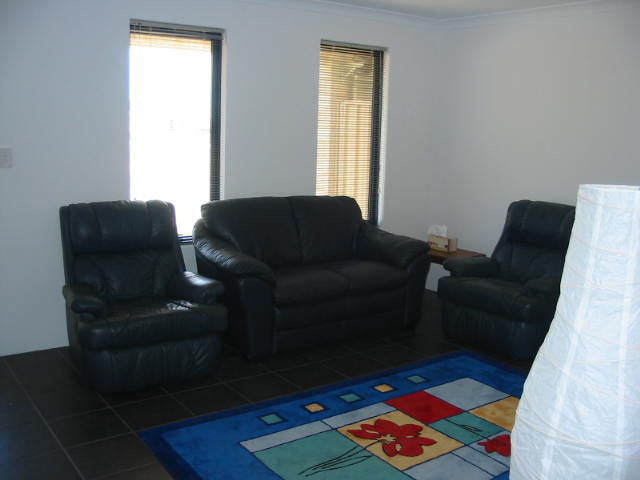 Near new 3 Bedroom 2 Bathroom Picture 2