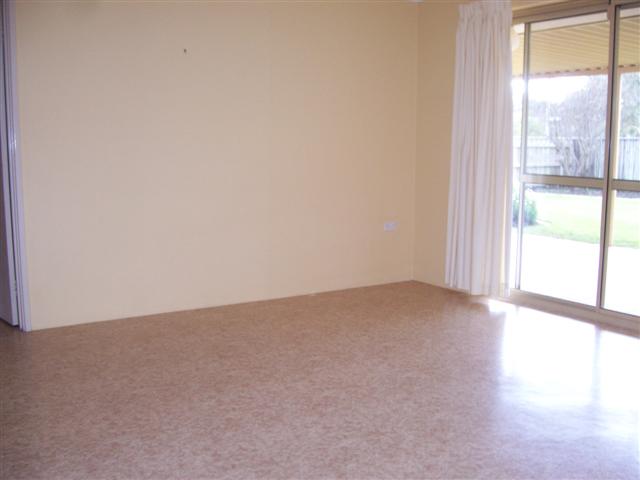 Close to Schools, Transport & Shops Picture 3