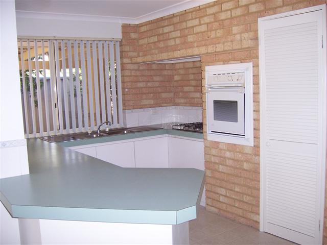 Well Presented Home Lawn Mowing Included Picture 2