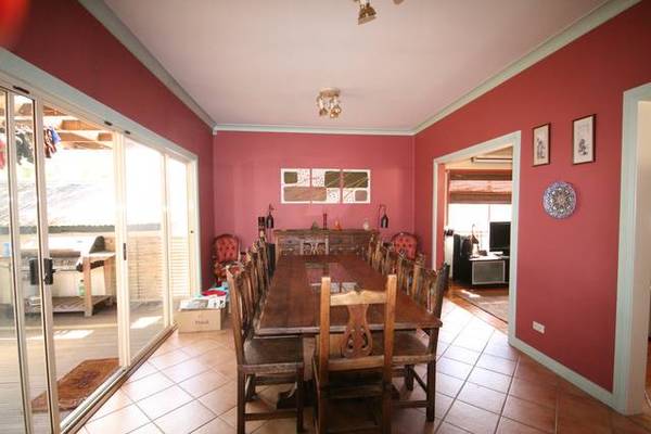 CONVENIENT LOCATION AND QUIET STREET Picture 3