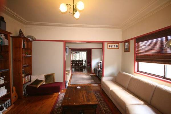 CONVENIENT LOCATION AND QUIET STREET Picture 2