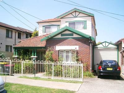 LARGE FAMILY HOME Picture