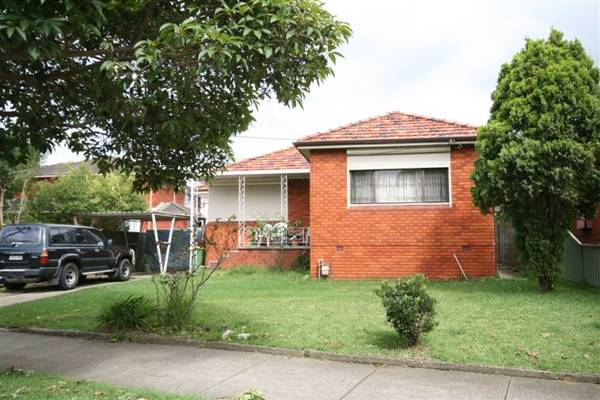 PREMIER LOCATION Picture 1