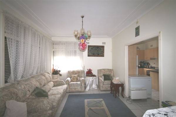 PREMIER LOCATION Picture 2