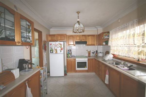 SO CLOSE TO ALL AMENITIES Picture 2