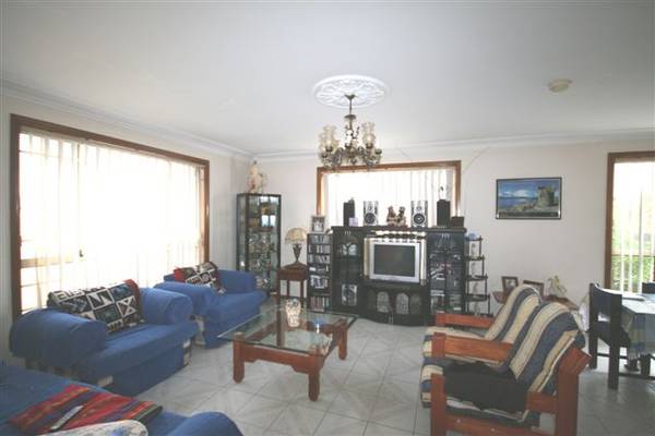 SO CLOSE TO ALL AMENITIES Picture 3