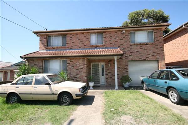 SO CLOSE TO ALL AMENITIES Picture 1