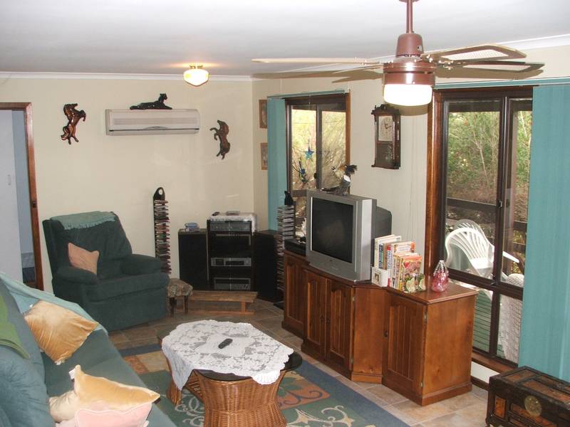 Neat Home - Gorgeous River Town Year Round Picture 3