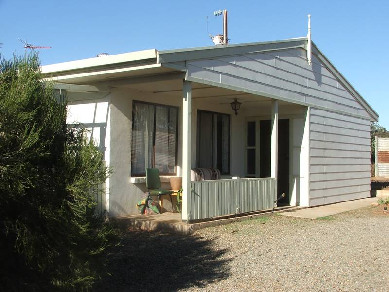 Country Setting - 9 Acres of Land - Cosy Home Picture 1