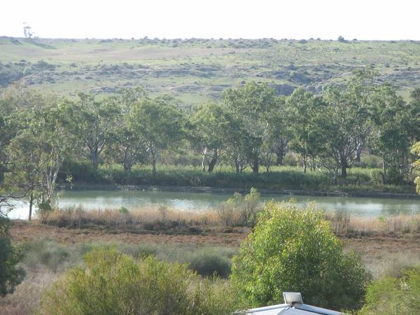 Build on and enjoy the River Murray! Picture
