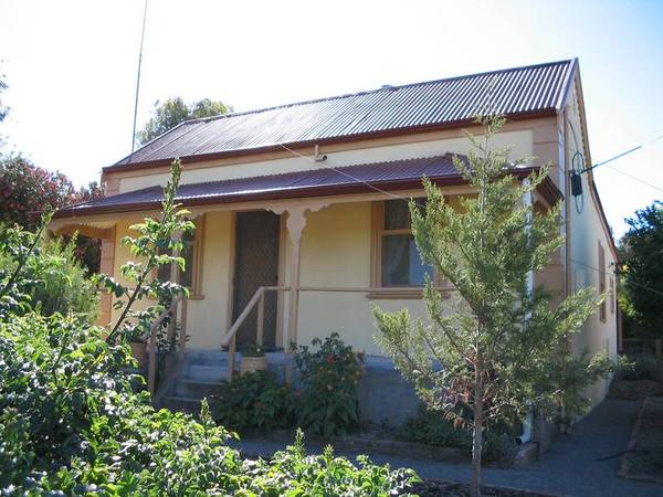 Gorgeous cottage home Picture 1