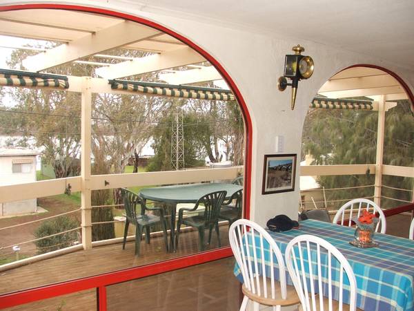 Prime Position - close to Riverfront & Main Street Picture 2