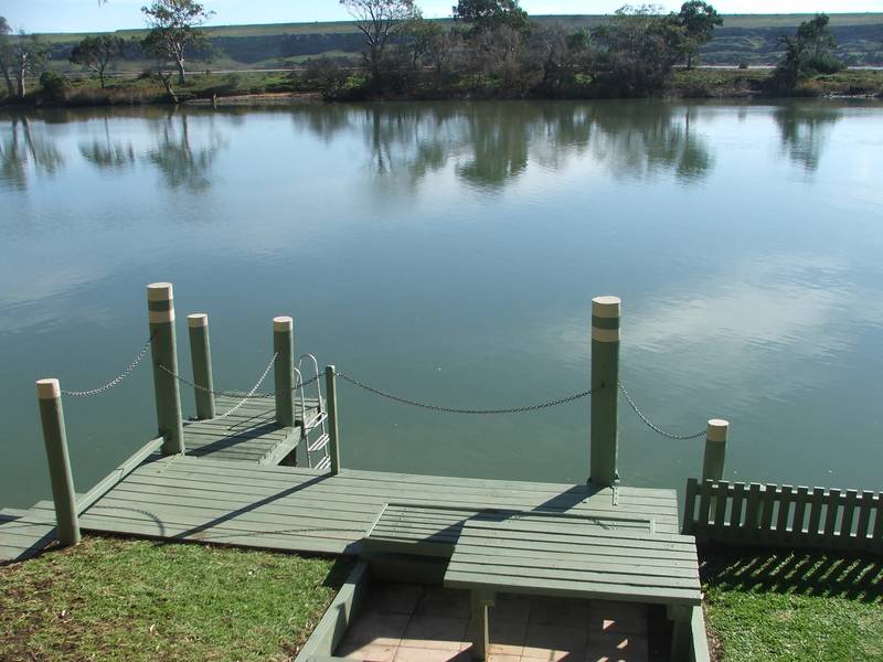 Riverfront Holiday Home - Private, Picture Perfect Position Picture 2