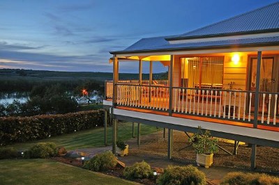 MAGNIFICENT LIVING WITH CAPTIVATING RIVER VIEWS Picture