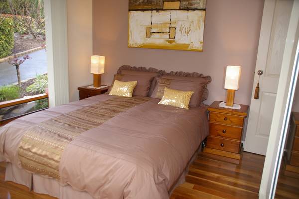 MAGNIFICENT LIVING WITH CAPTIVATING RIVER VIEWS Picture 2