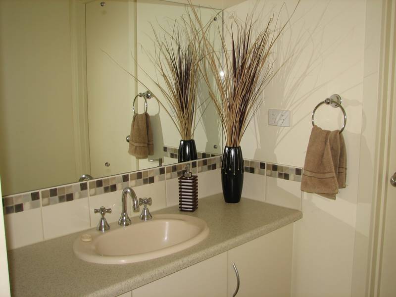 RIVER FRONT LIVING - FABULOUS RIVER VIEWS Picture 3