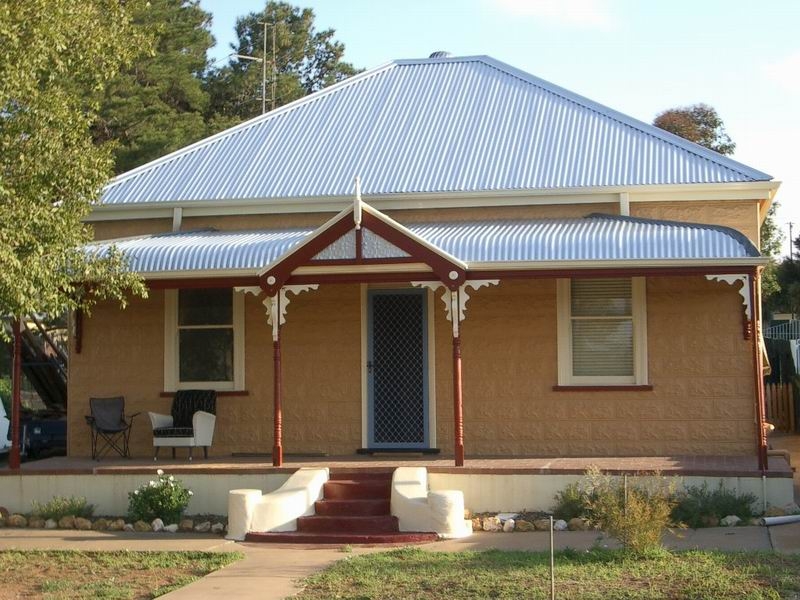 Quiet street, close to School and Main Street Picture 1