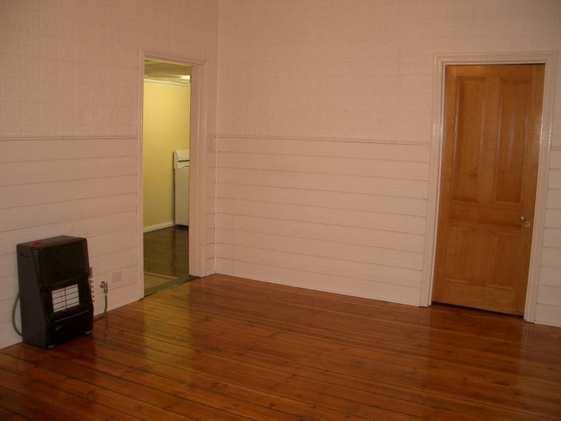 Quiet street, close to School and Main Street Picture 3