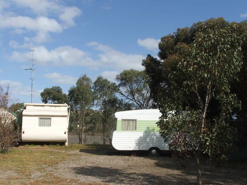 Getaway Block Close to the River Picture 2