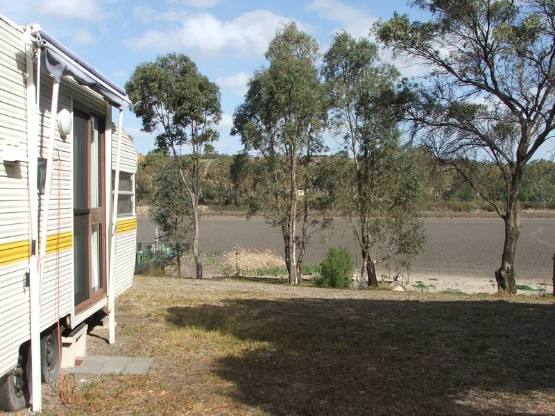 Getaway Block Close to the River Picture 3