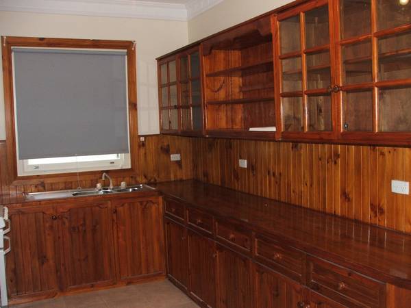 Central location - Neat 3 bedroom home Picture Central location - Neat 3 bedroom home Picture