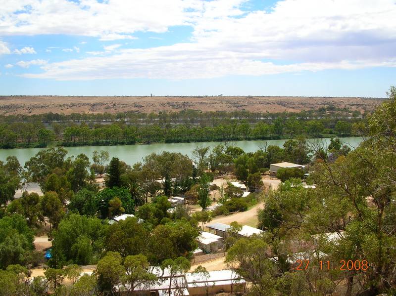 YOUNGHUSBAND CARAVAN PARK Picture 3