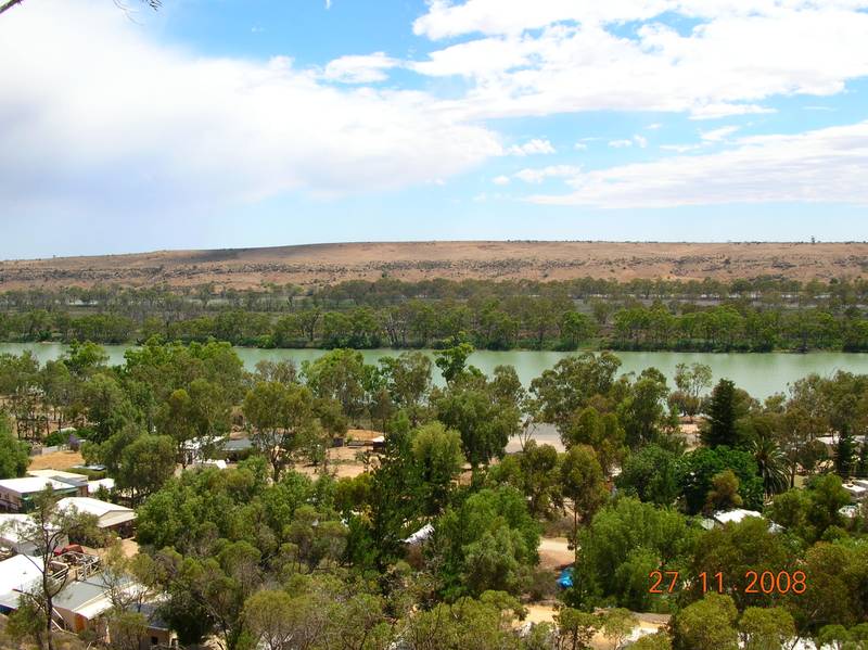 YOUNGHUSBAND CARAVAN PARK Picture 2