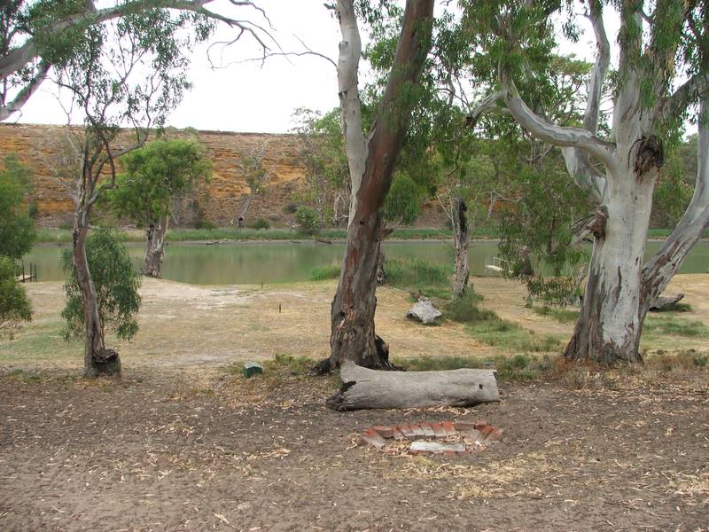 Cheap Riverfront Shack Picture 3