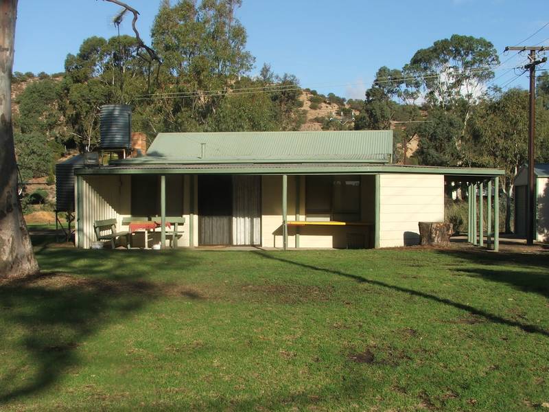 Neat Riverfront Shack - Top Family Holiday Spot Picture 1