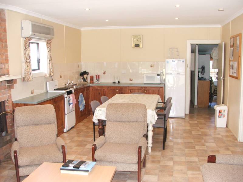 Neat Riverfront Shack - Top Family Holiday Spot Picture 3