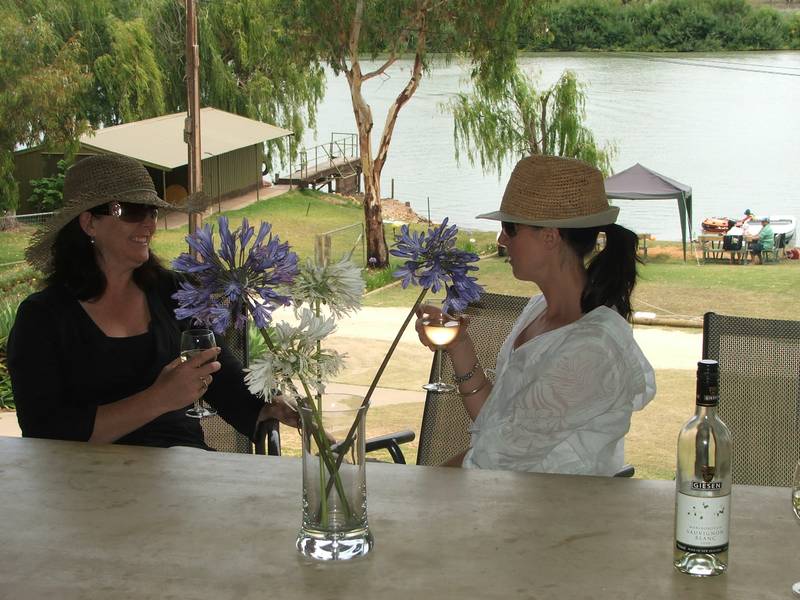 Attention Skiers & Riverfront Lovers !!! Picture 2